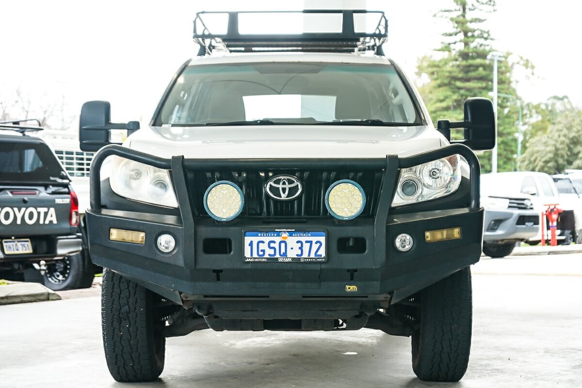 Toyota Landcruiser Prado image 3