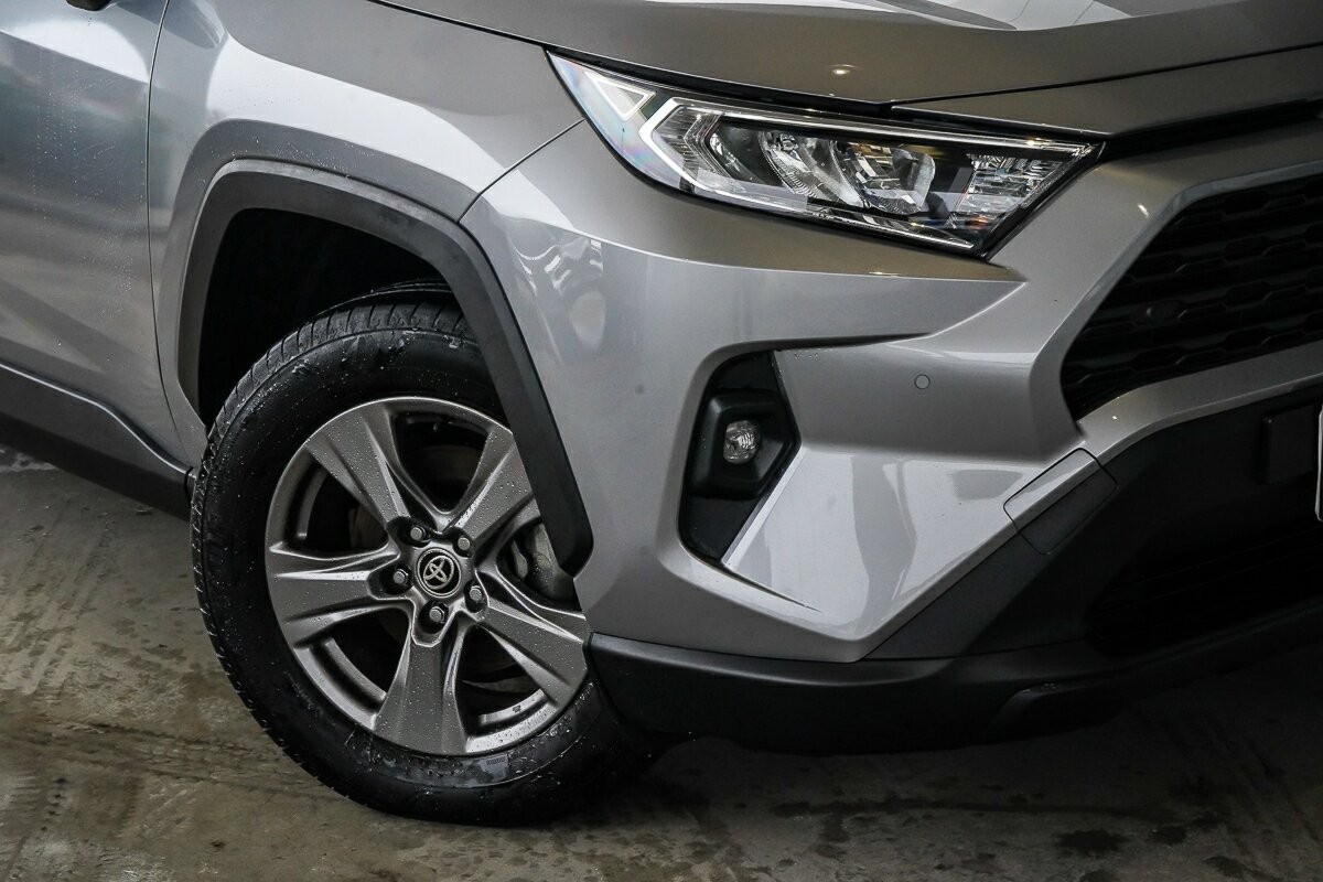 Toyota Rav4 image 2