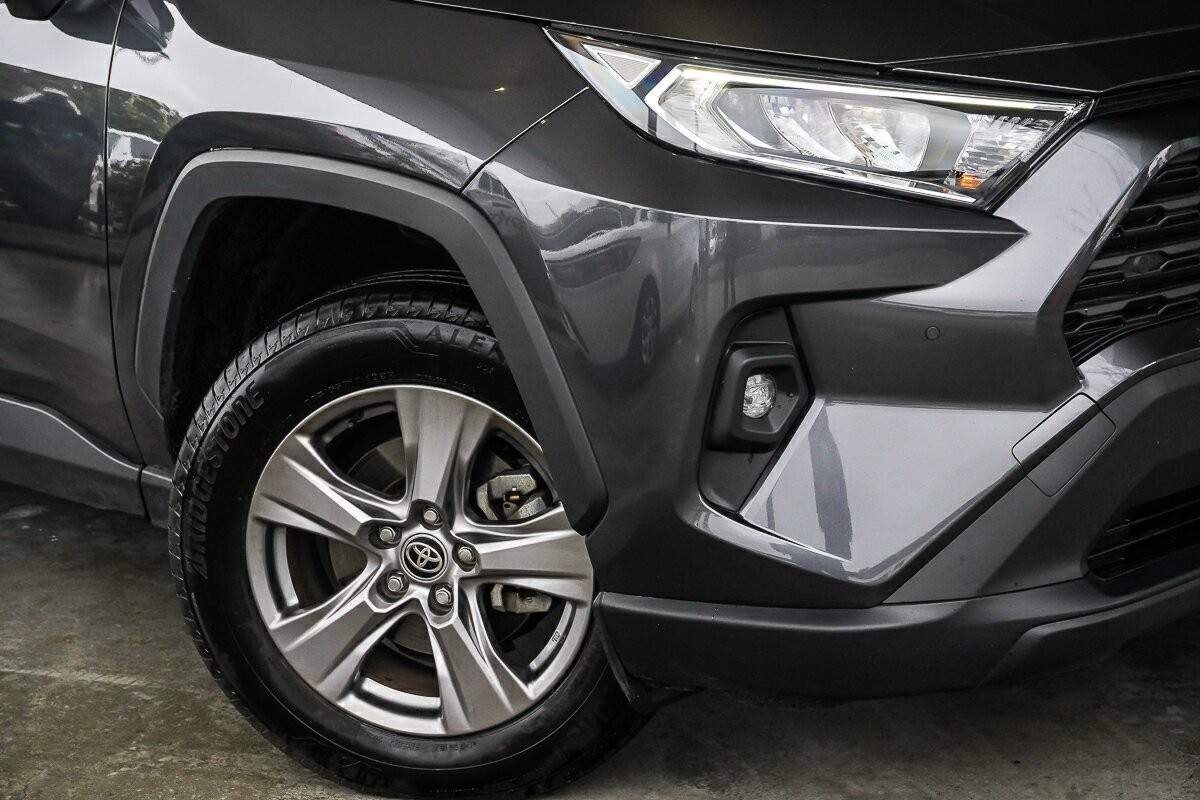 Toyota Rav4 image 2