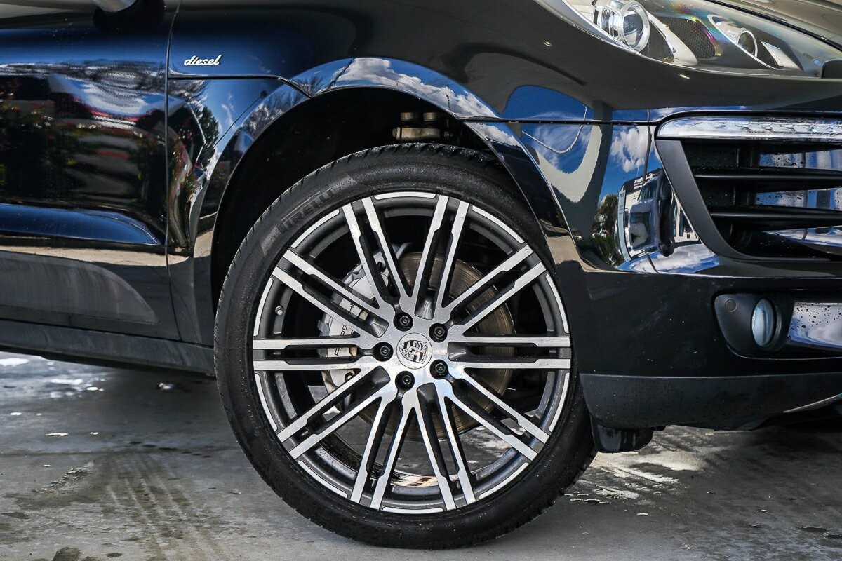 Porsche Macan image 2