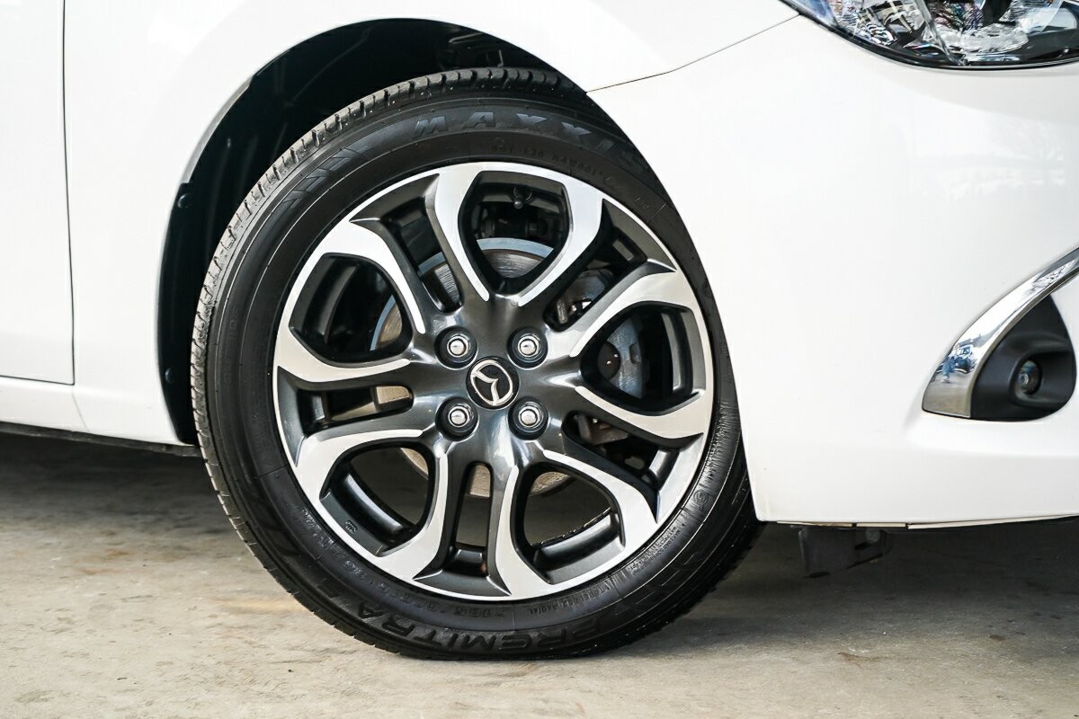 Mazda 2 image 2