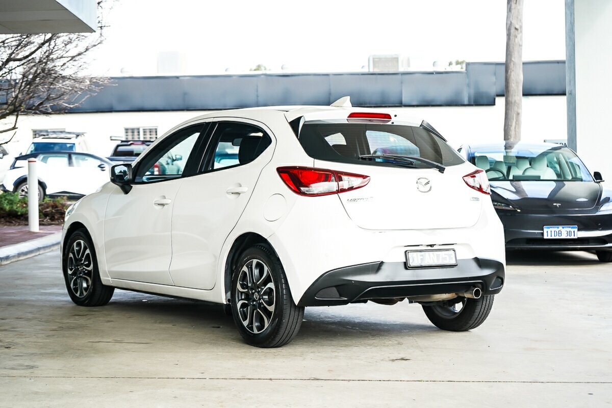 Mazda 2 image 4