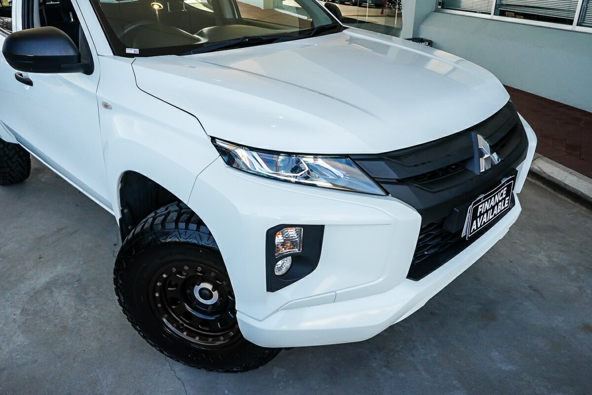Mitsubishi Triton image 3