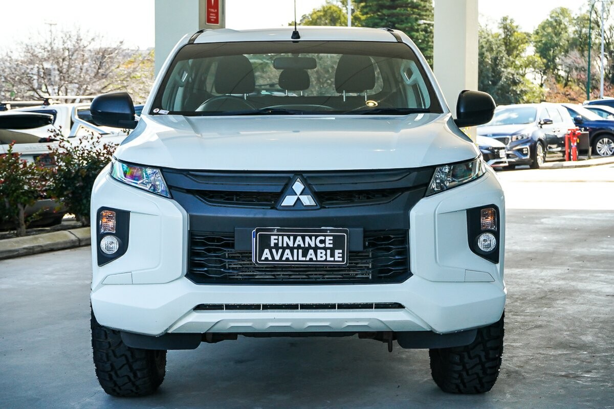 Mitsubishi Triton image 4