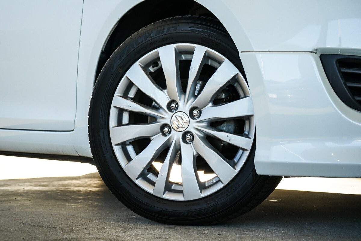 Suzuki Swift image 2