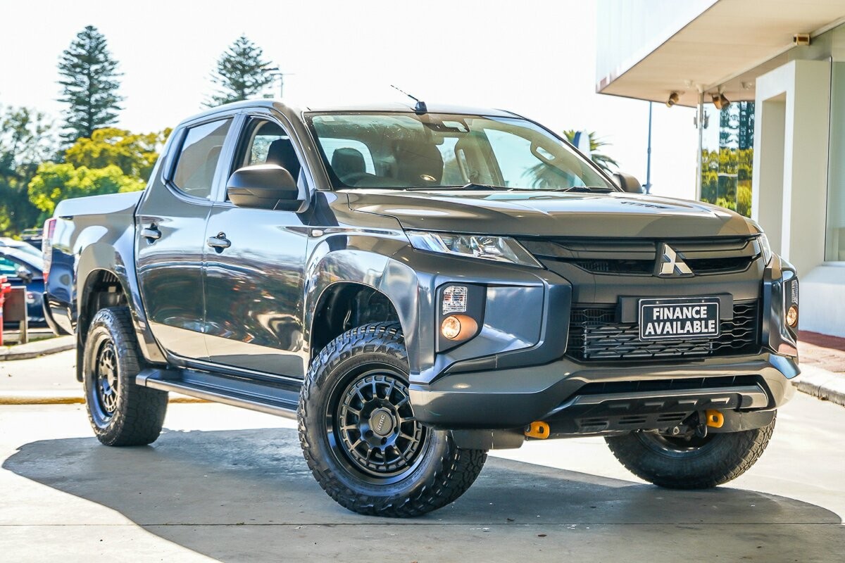 Mitsubishi Triton image 1
