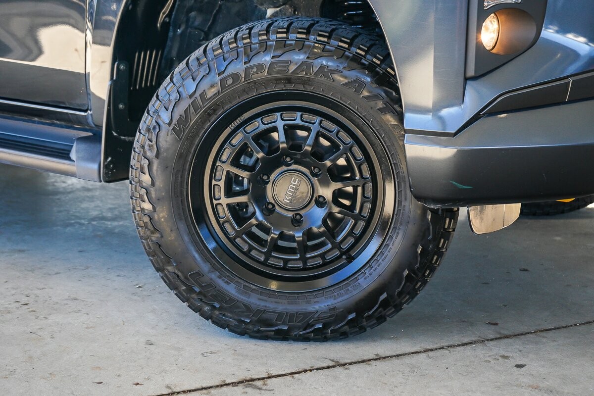Mitsubishi Triton image 2