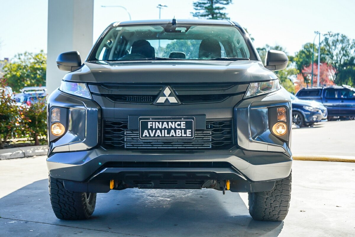Mitsubishi Triton image 3