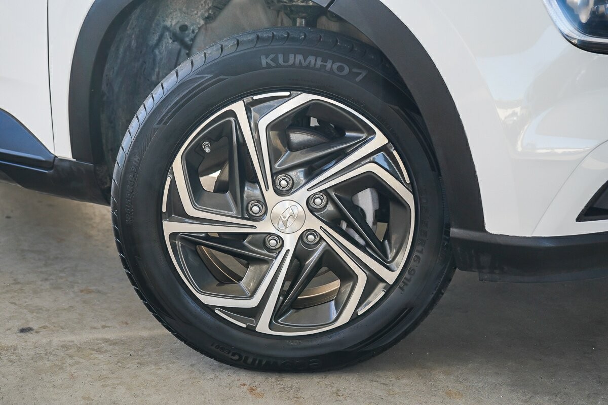 Hyundai Venue image 2