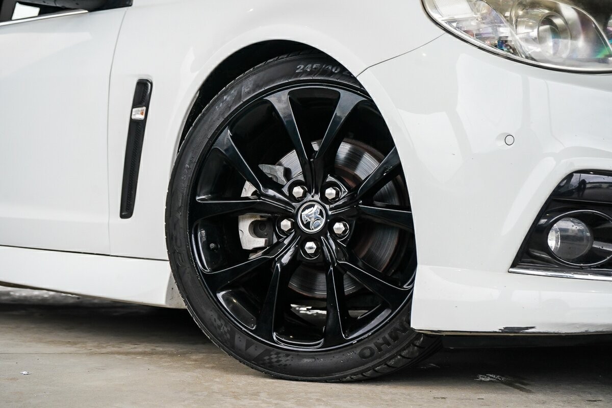 Holden Commodore image 2