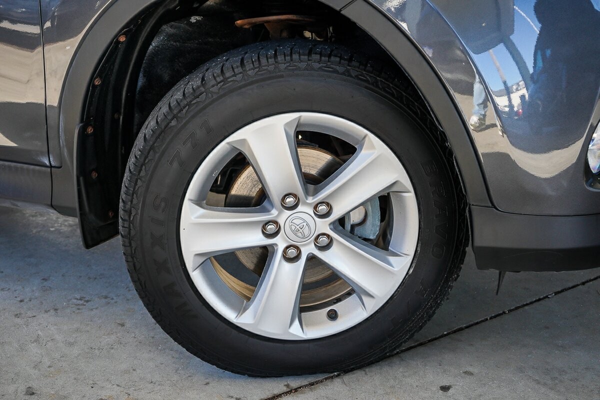 Toyota Rav4 image 2