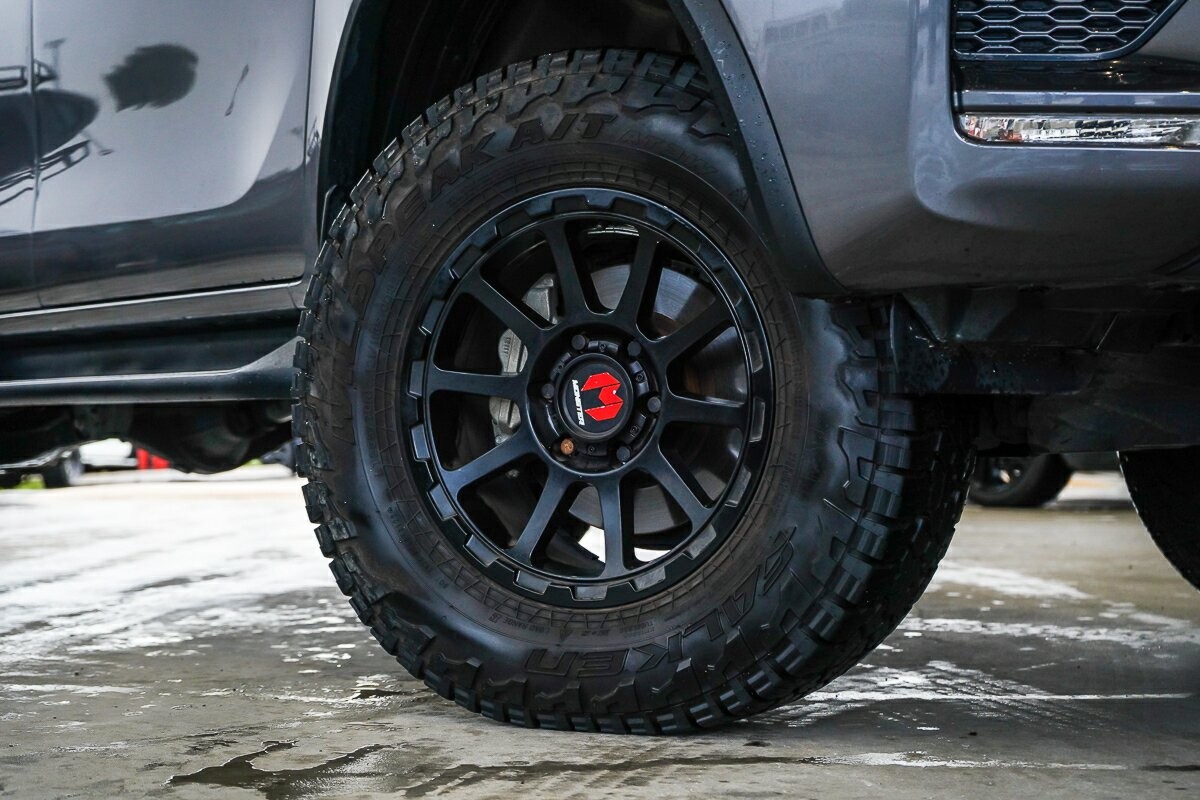 Toyota Fortuner image 2