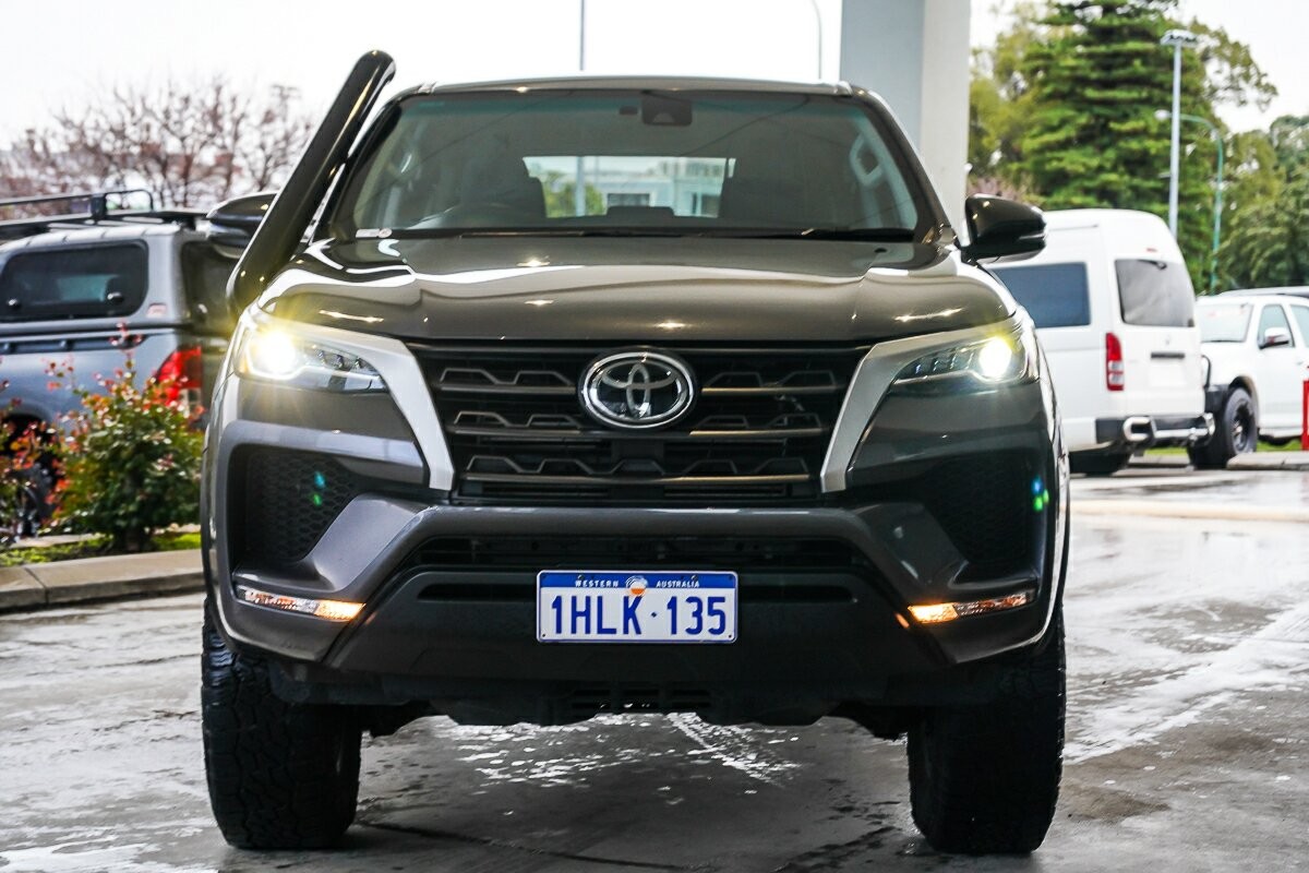 Toyota Fortuner image 3