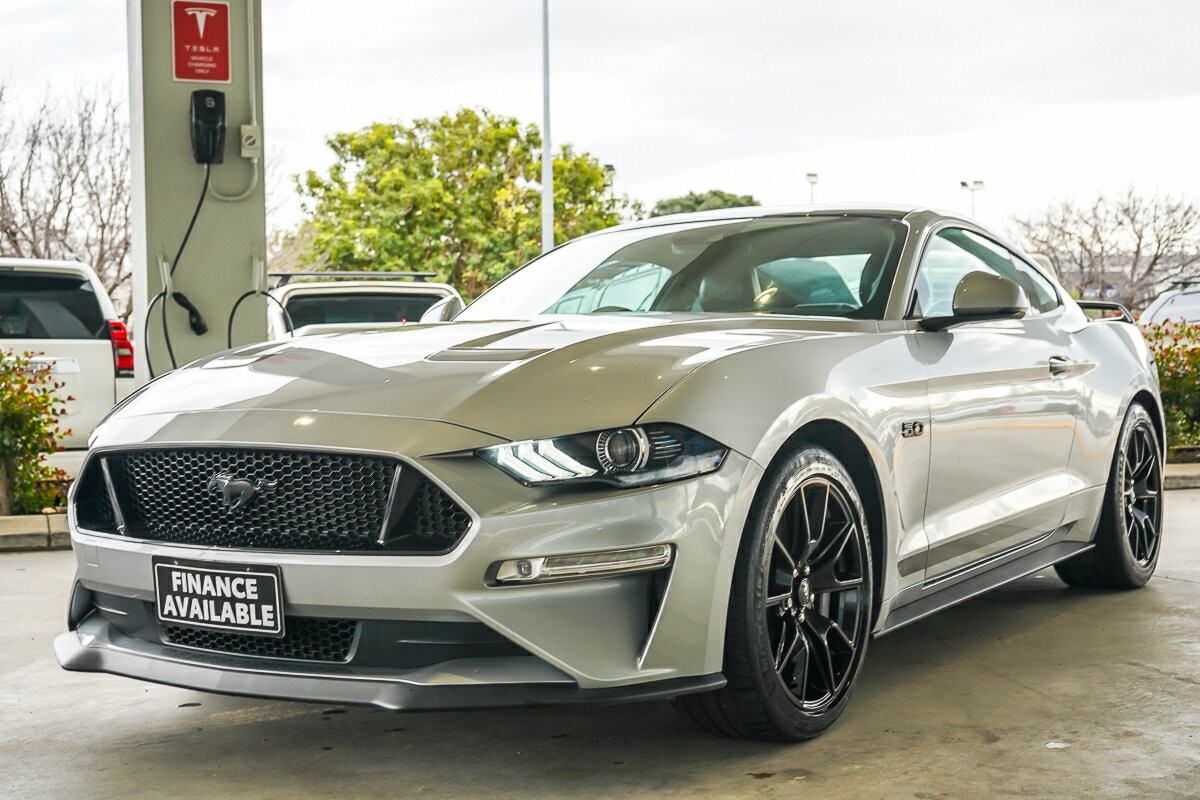 Ford Mustang image 4
