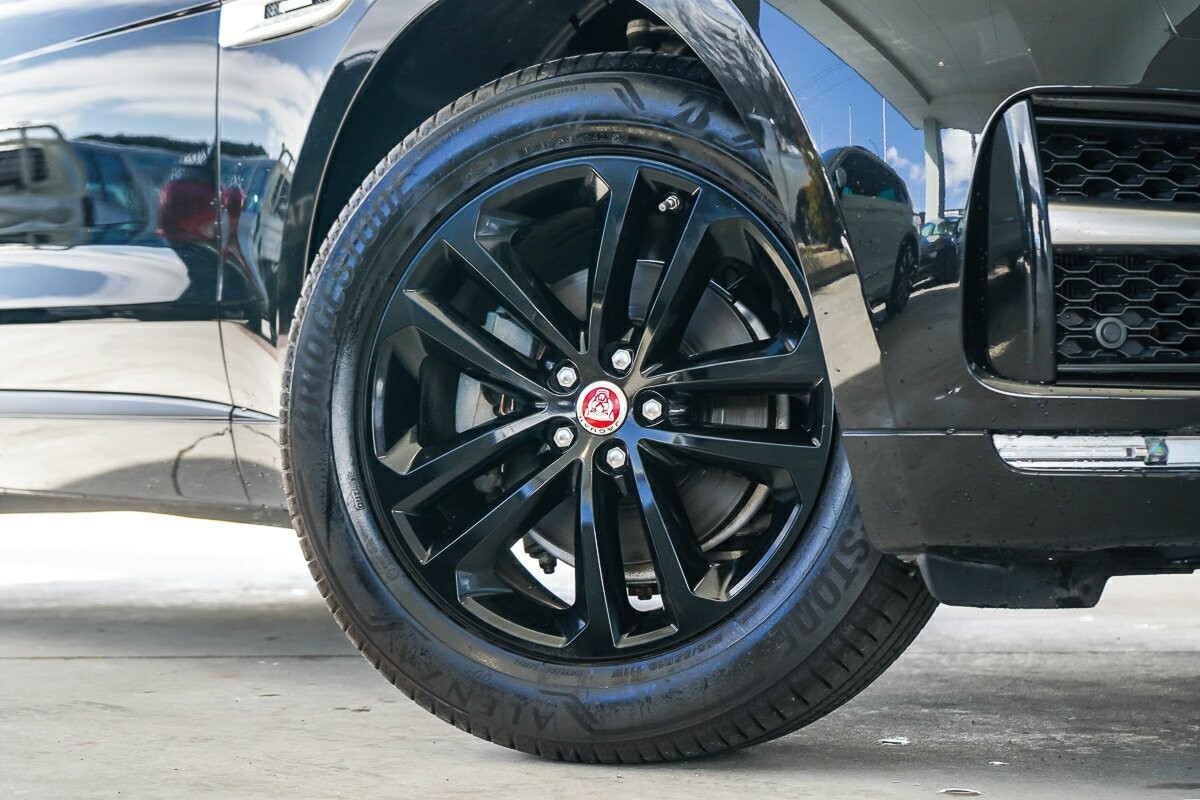 Jaguar F-pace image 2