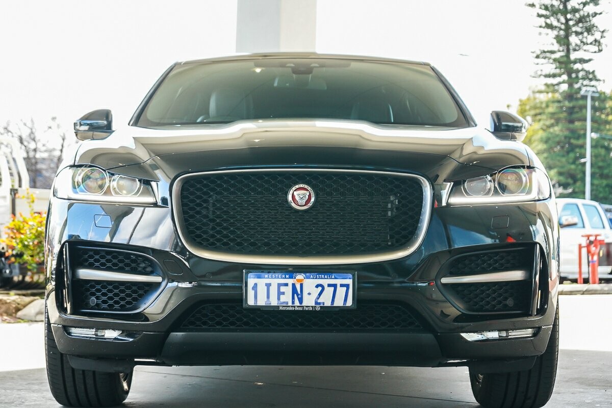 Jaguar F-pace image 3