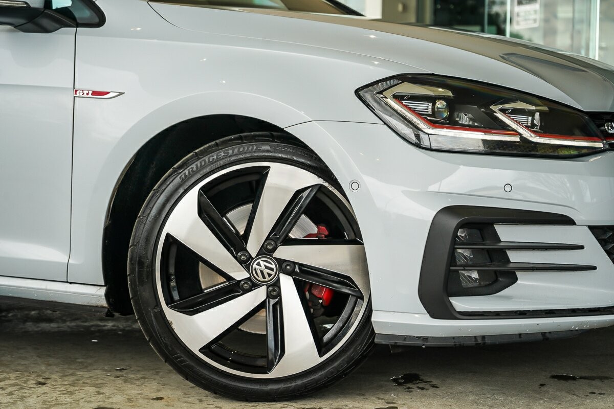 Volkswagen Golf image 2