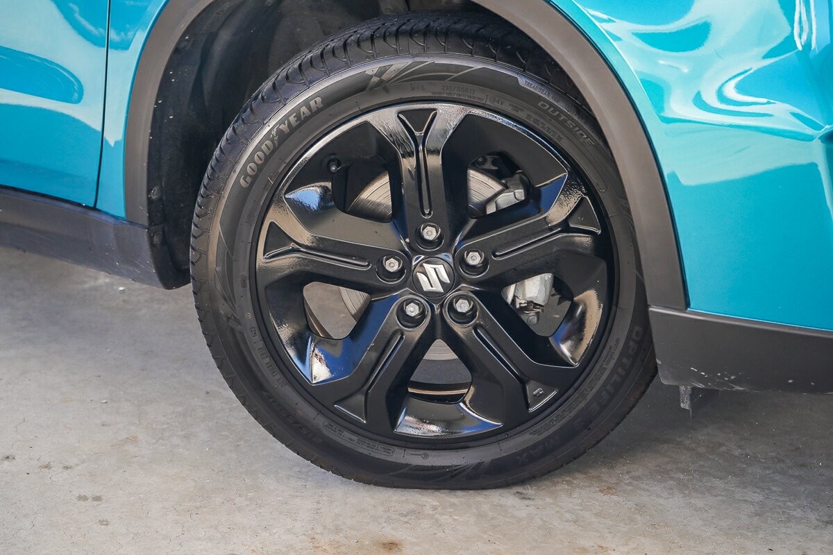 Suzuki Vitara image 2