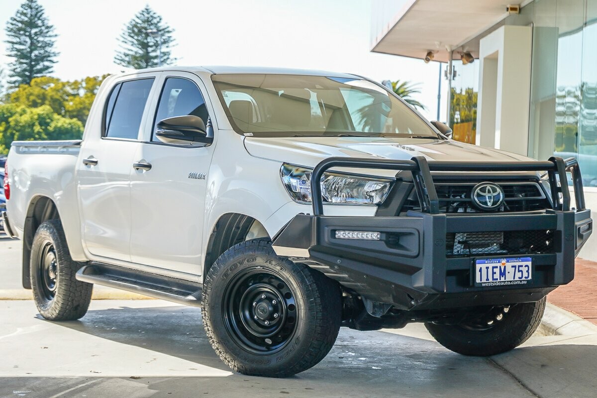 Toyota Hilux image 1