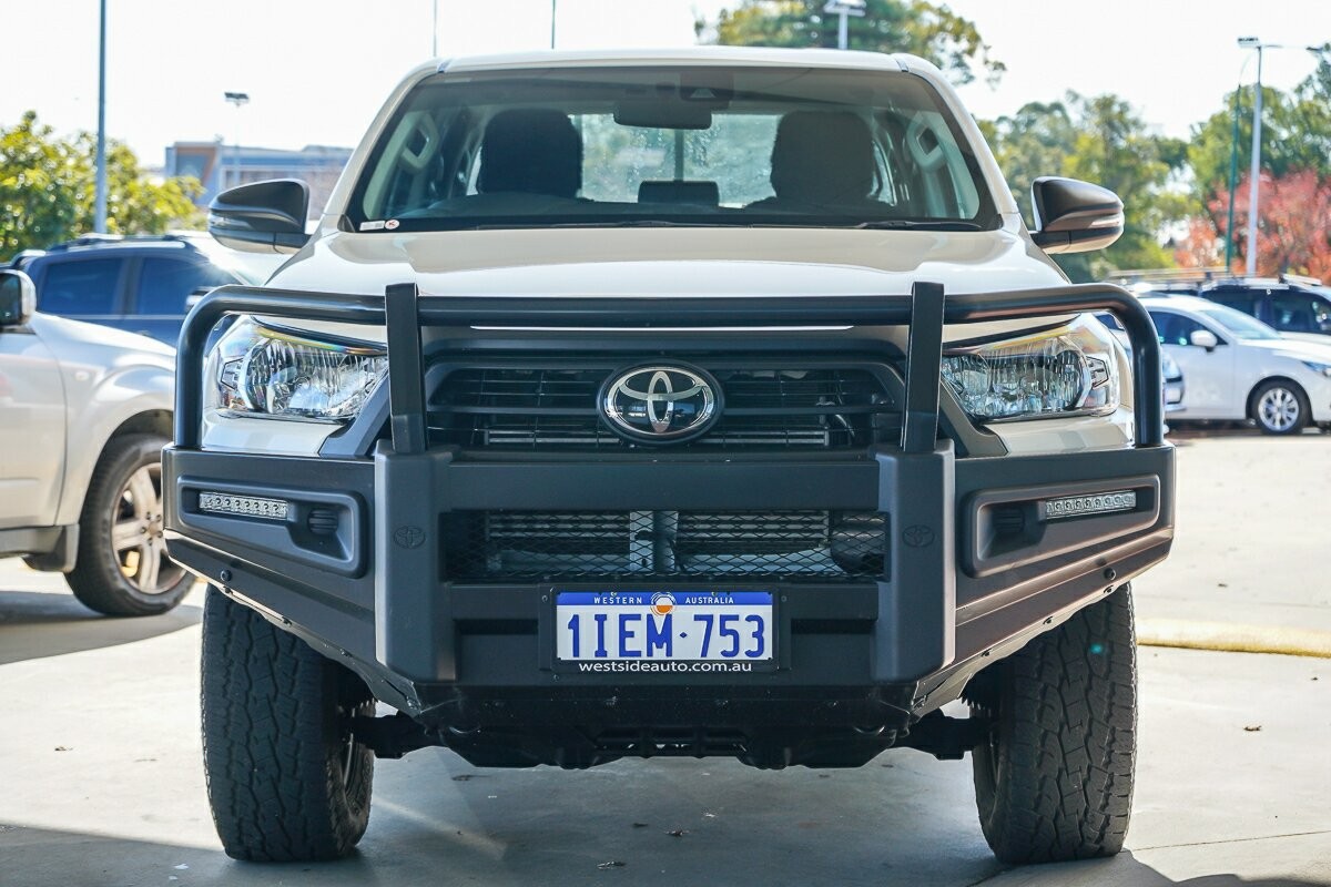 Toyota Hilux image 3