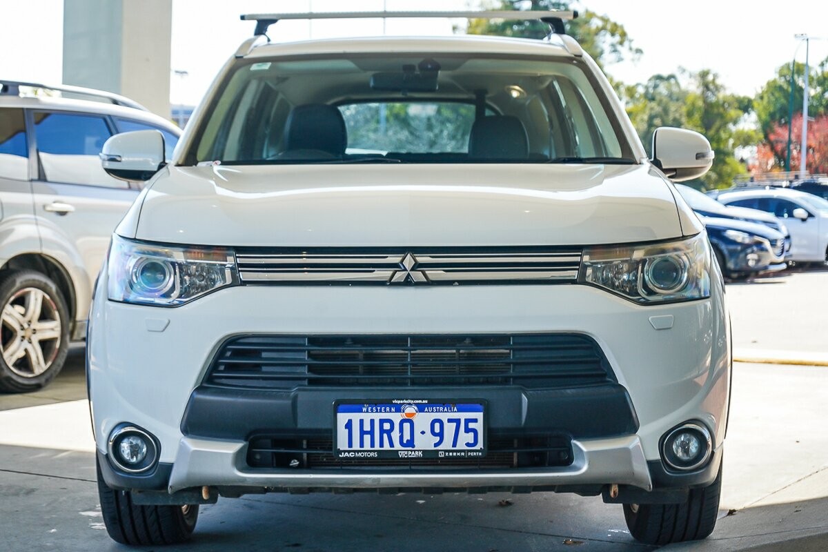 Mitsubishi Outlander image 3