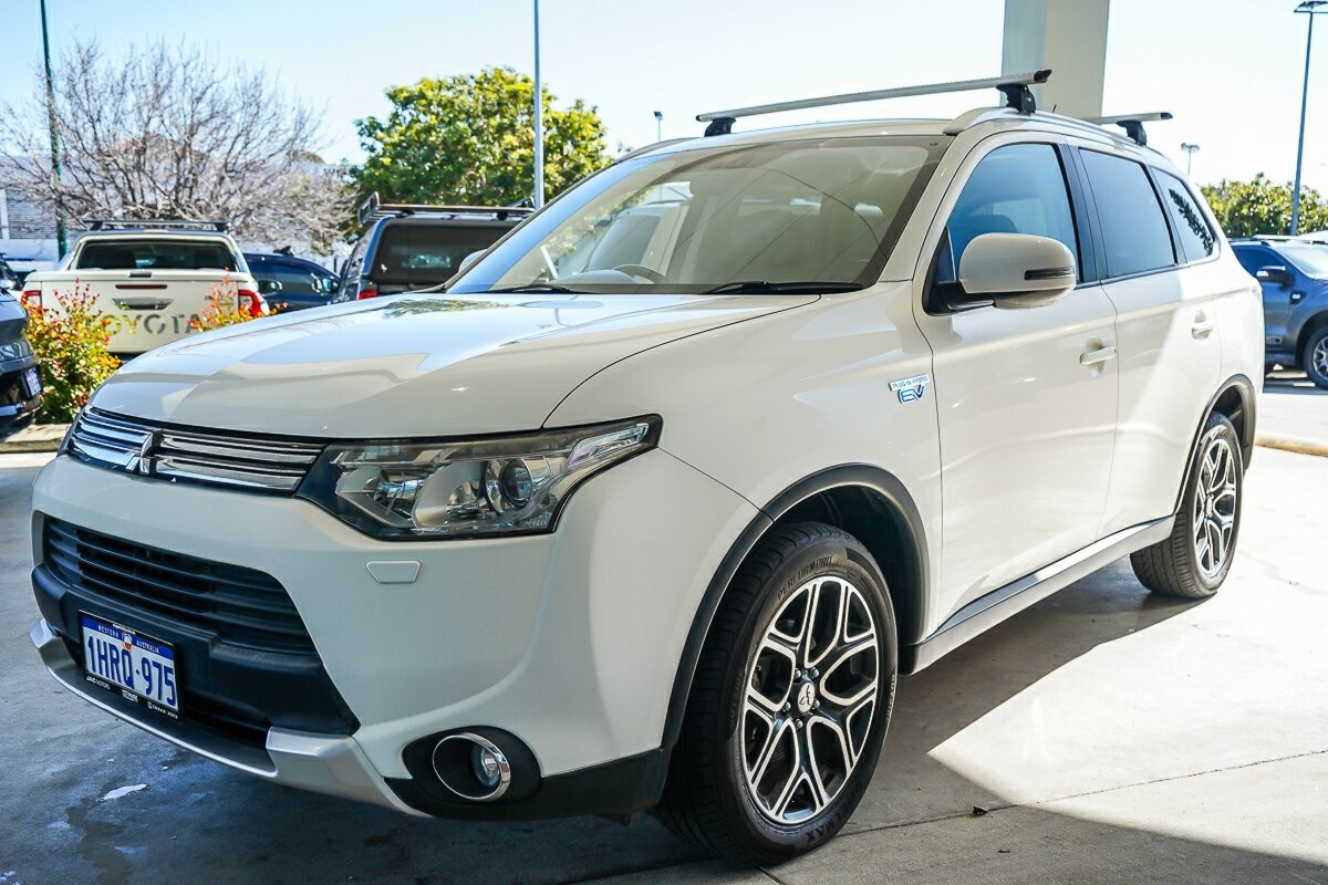 Mitsubishi Outlander image 4