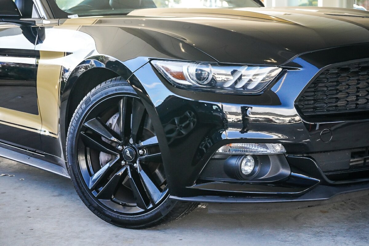 Ford Mustang image 2