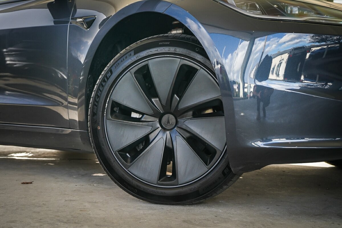 Tesla Model 3 image 2