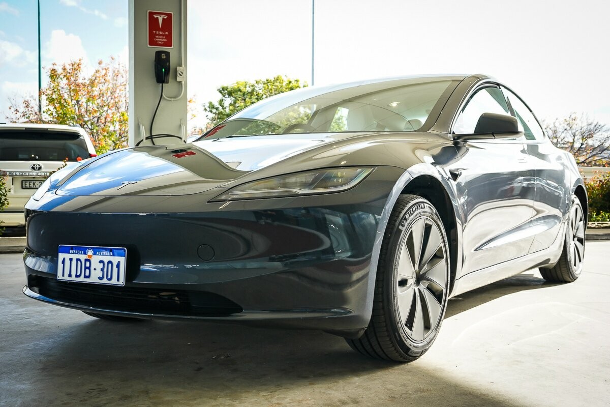 Tesla Model 3 image 4