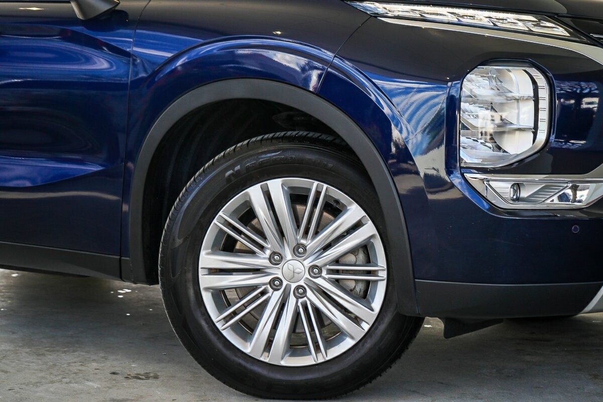 Mitsubishi Outlander image 2
