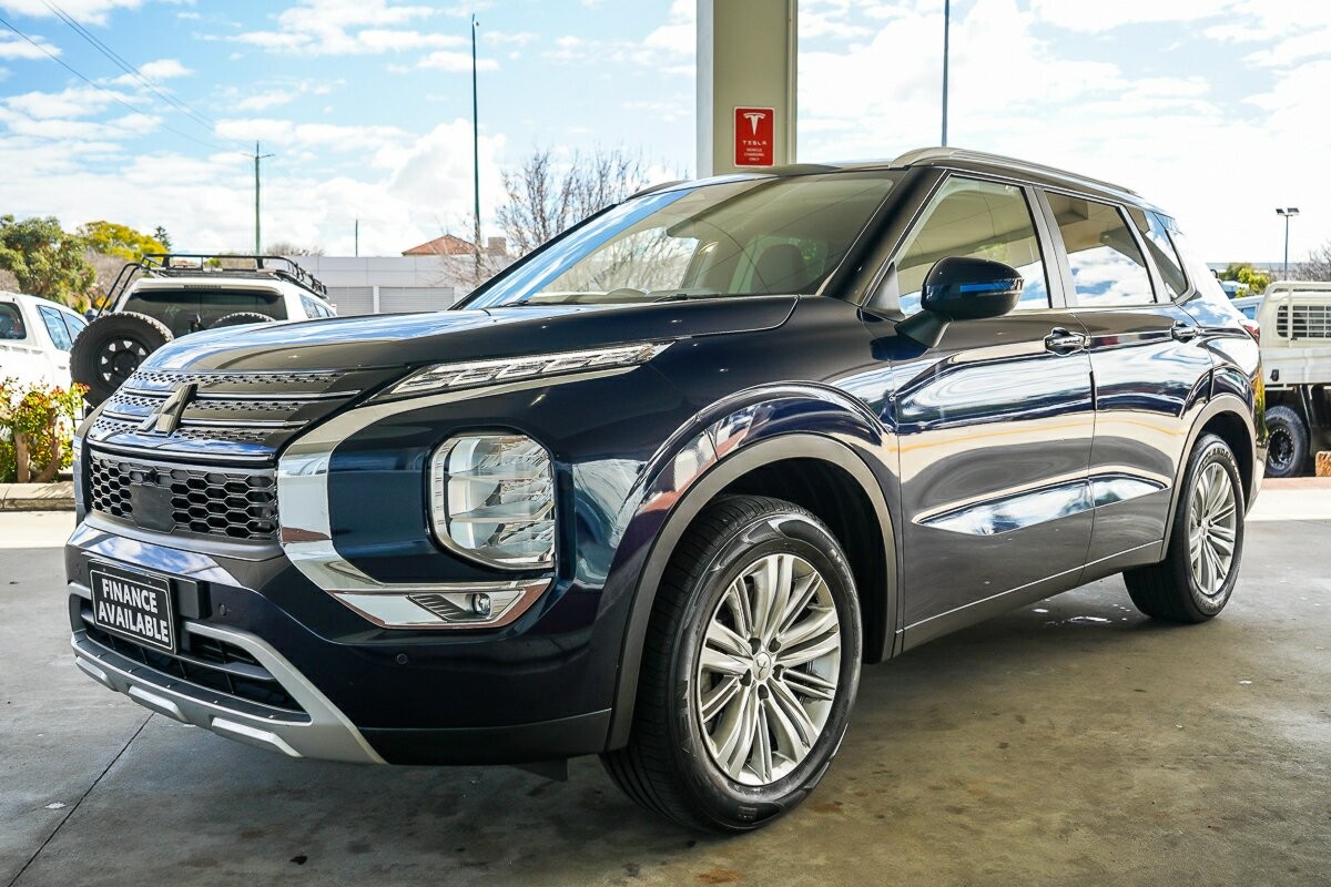 Mitsubishi Outlander image 4