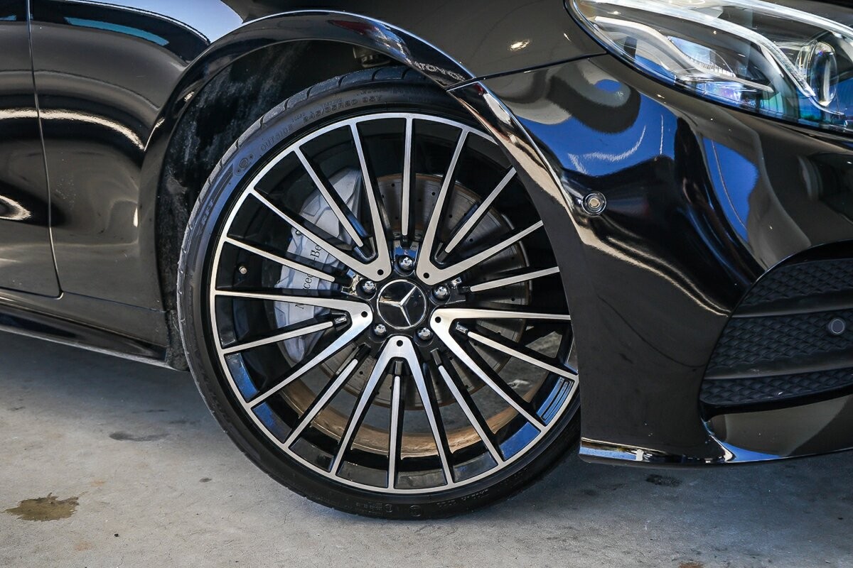 Mercedes Benz E-class image 2