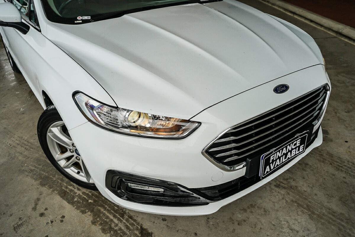 Ford Mondeo image 2