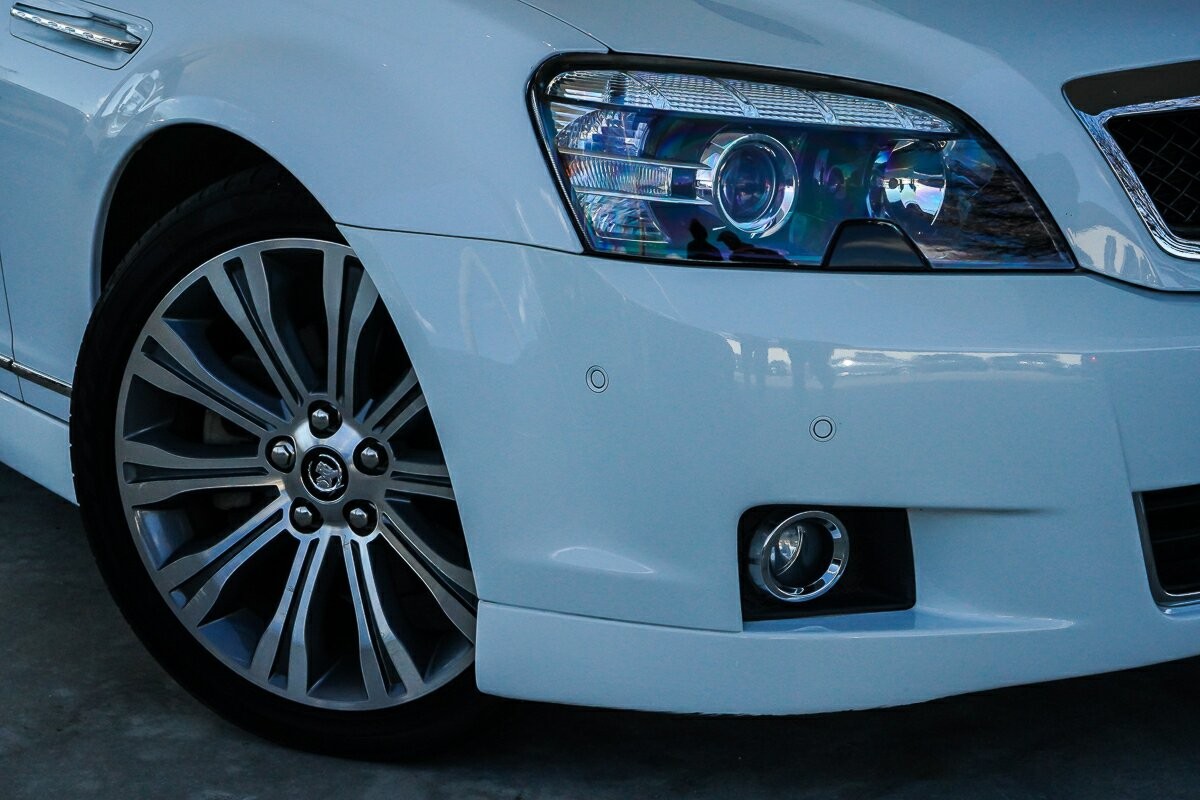 Holden Caprice image 2