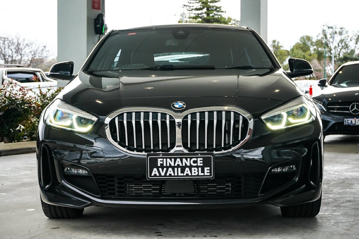 BMW 1 Series image 2