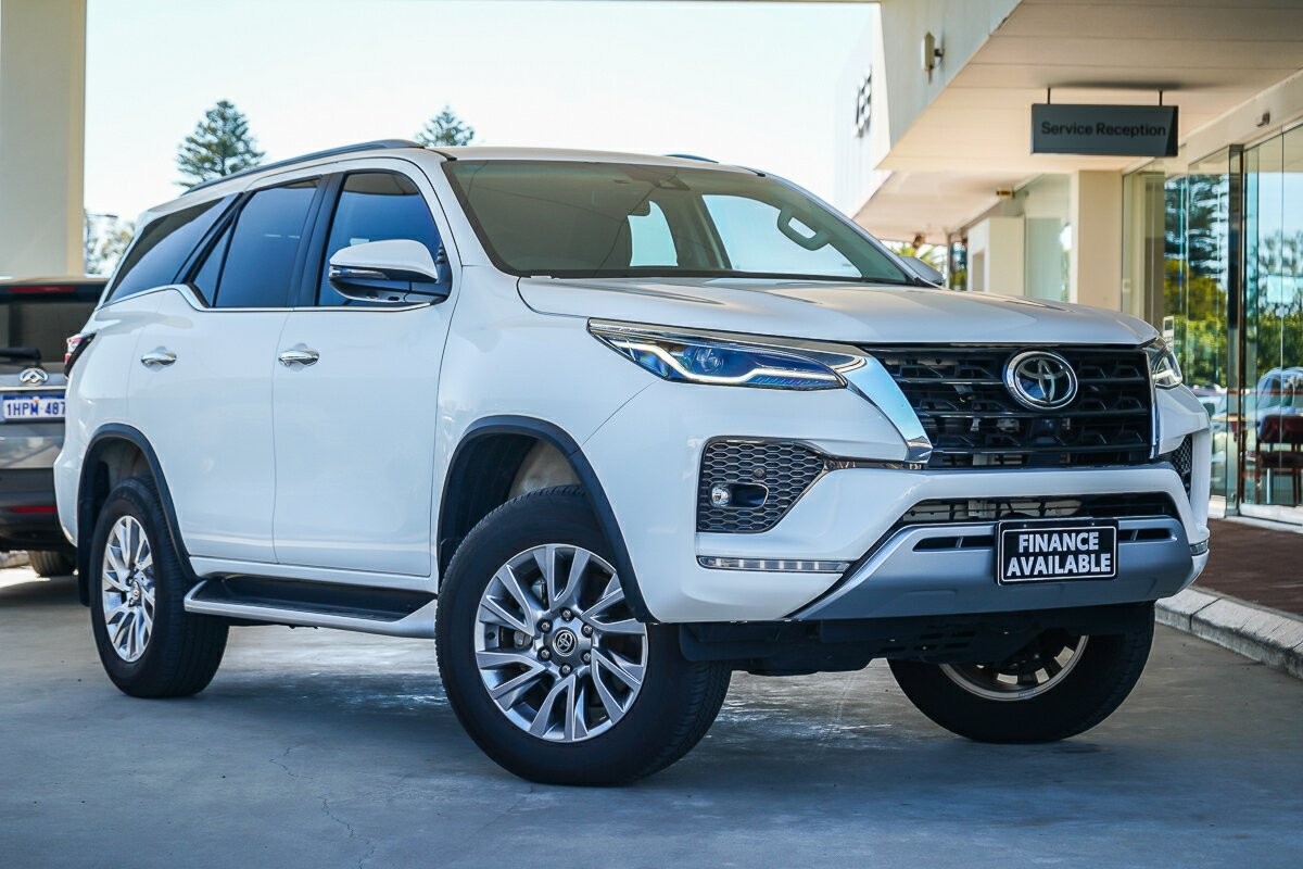 Toyota Fortuner image 1