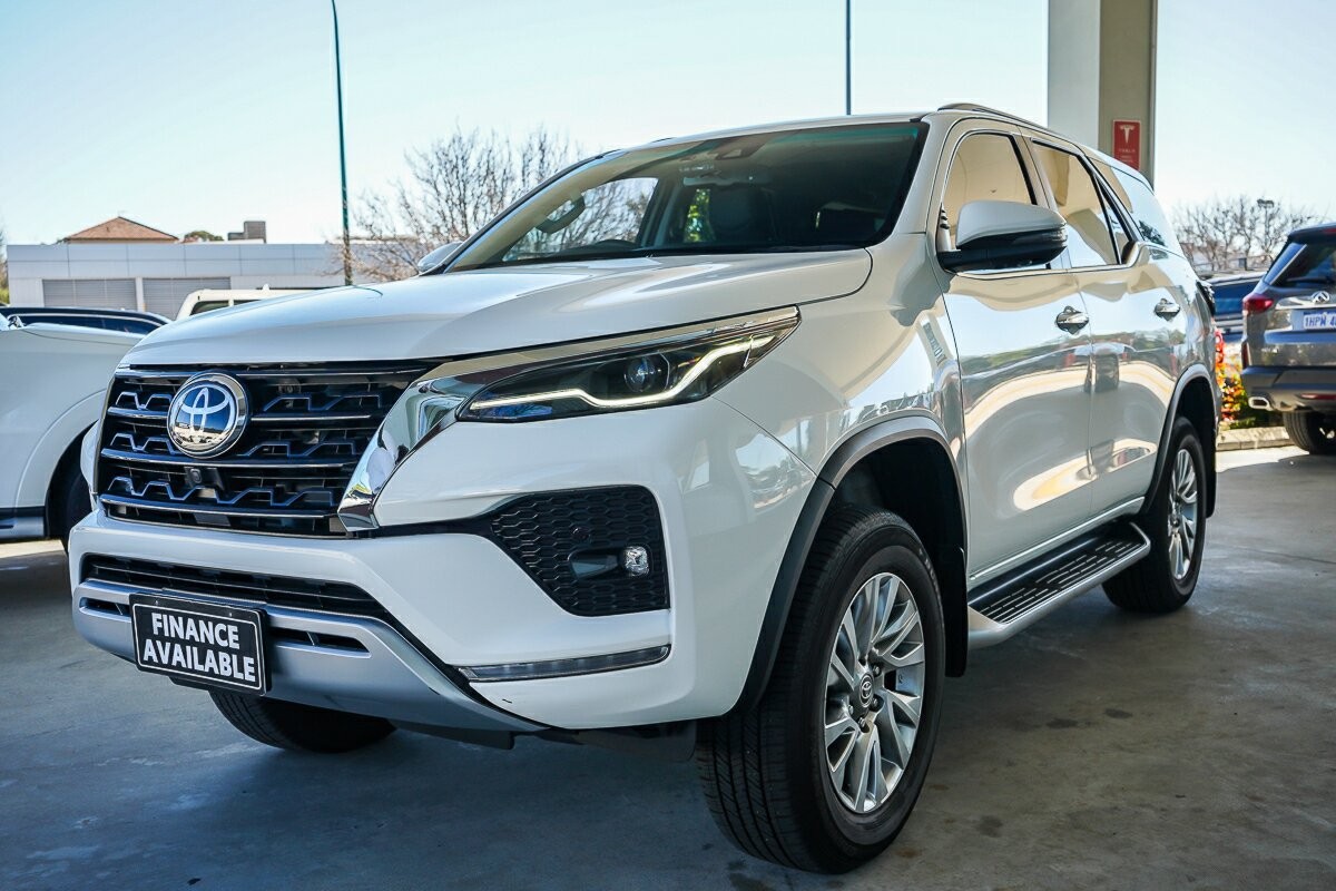 Toyota Fortuner image 4
