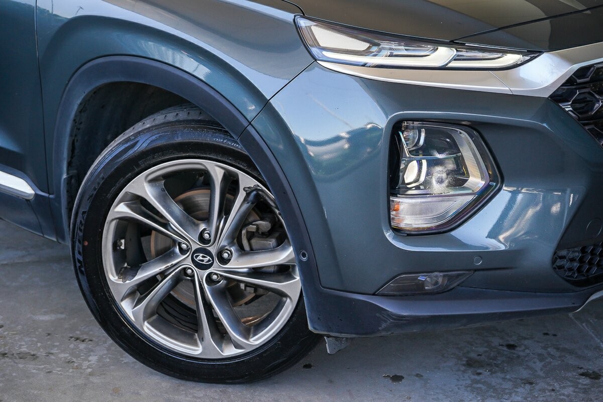 Hyundai Santa Fe image 2