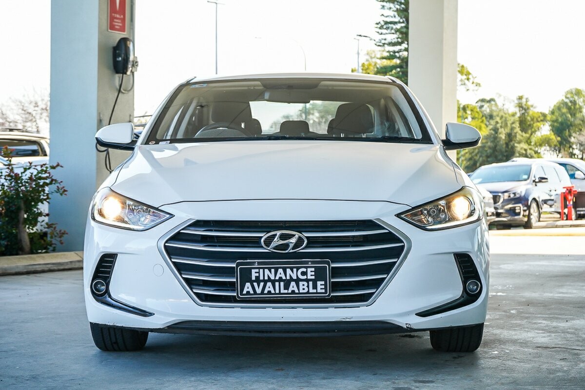 Hyundai Elantra image 4