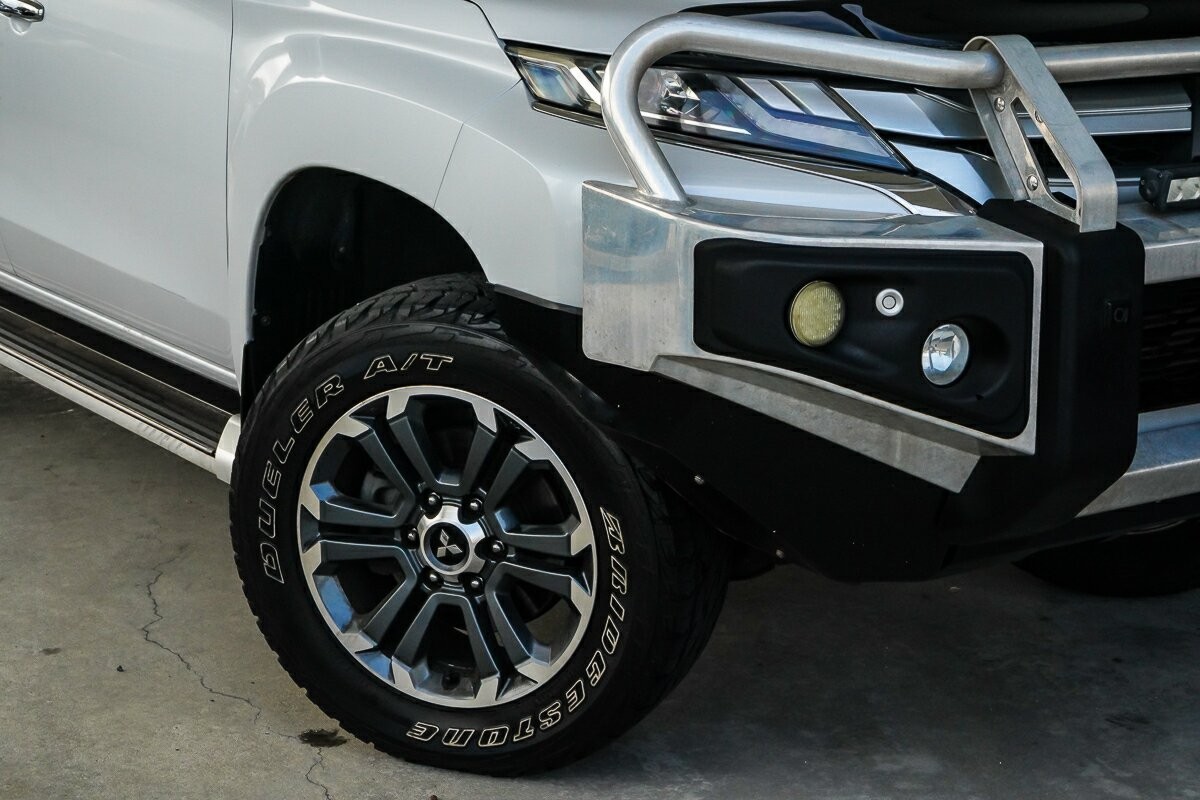 Mitsubishi Triton image 2