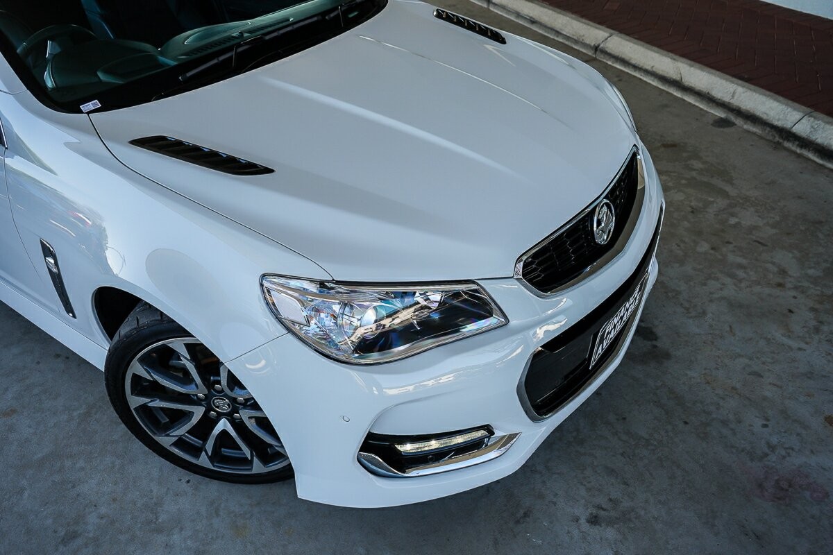 Holden Commodore image 3