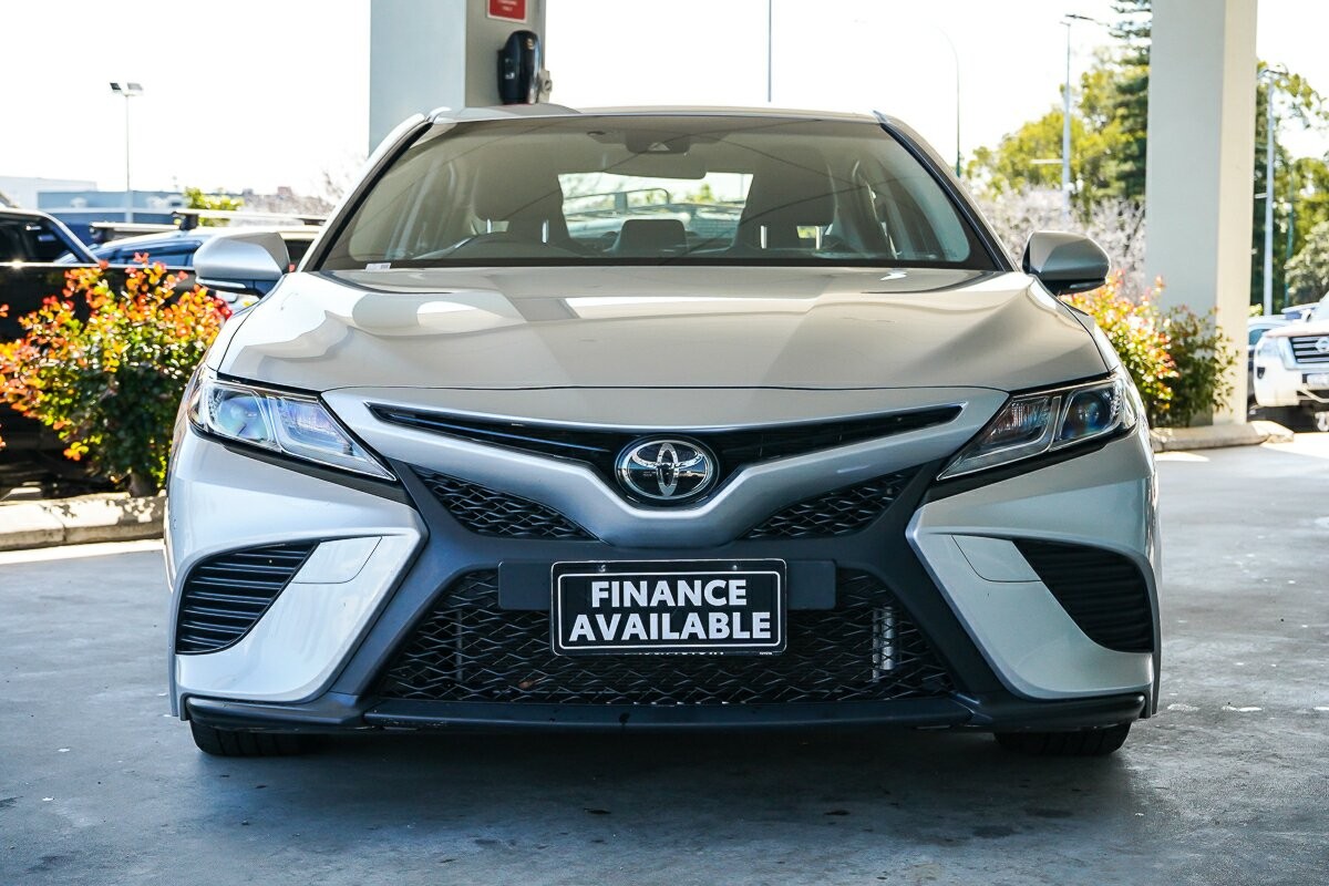 Toyota Camry image 4