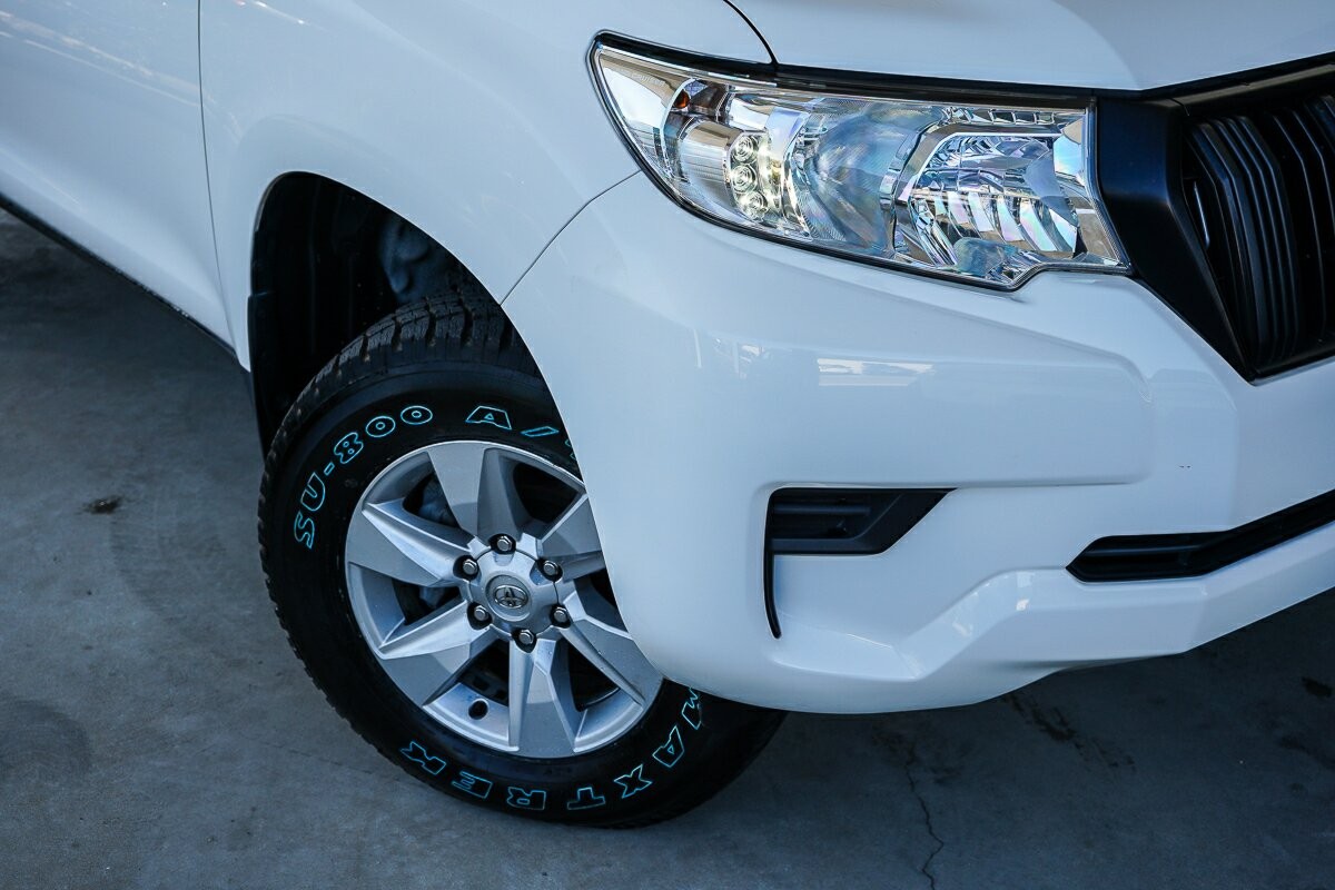 Toyota Landcruiser Prado image 2