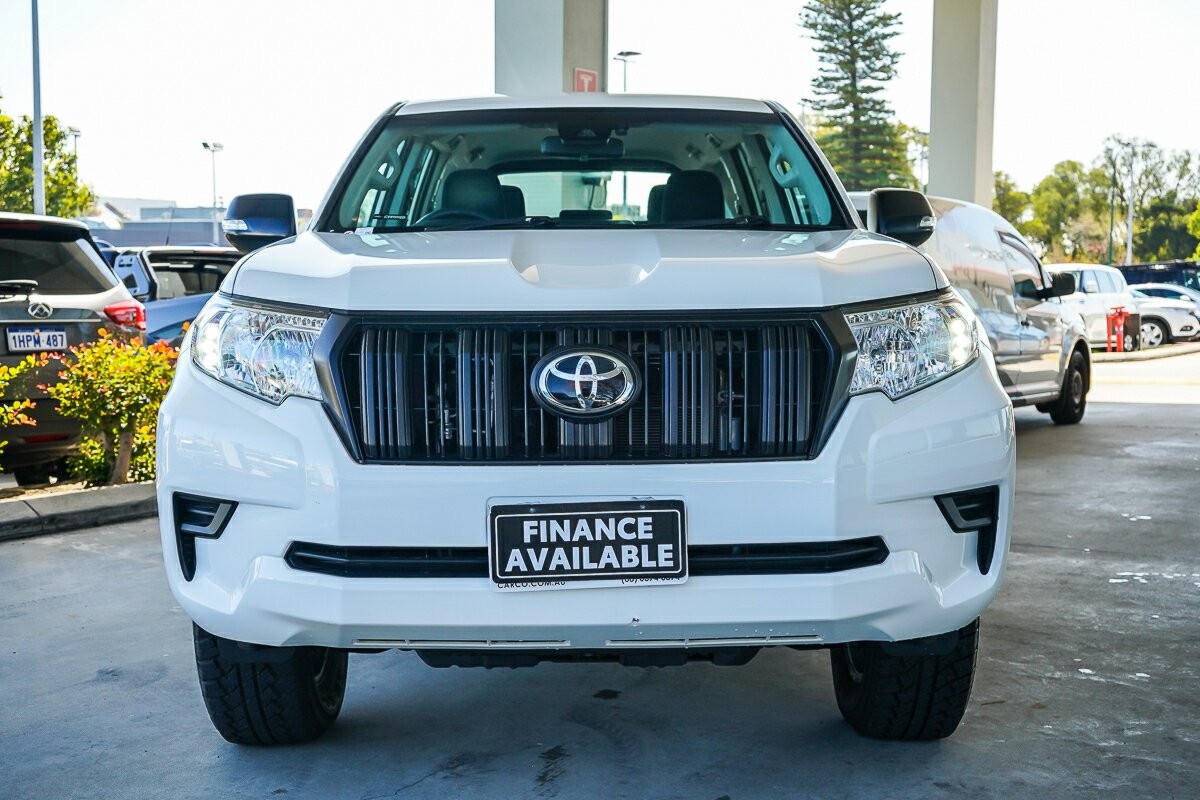 Toyota Landcruiser Prado image 4