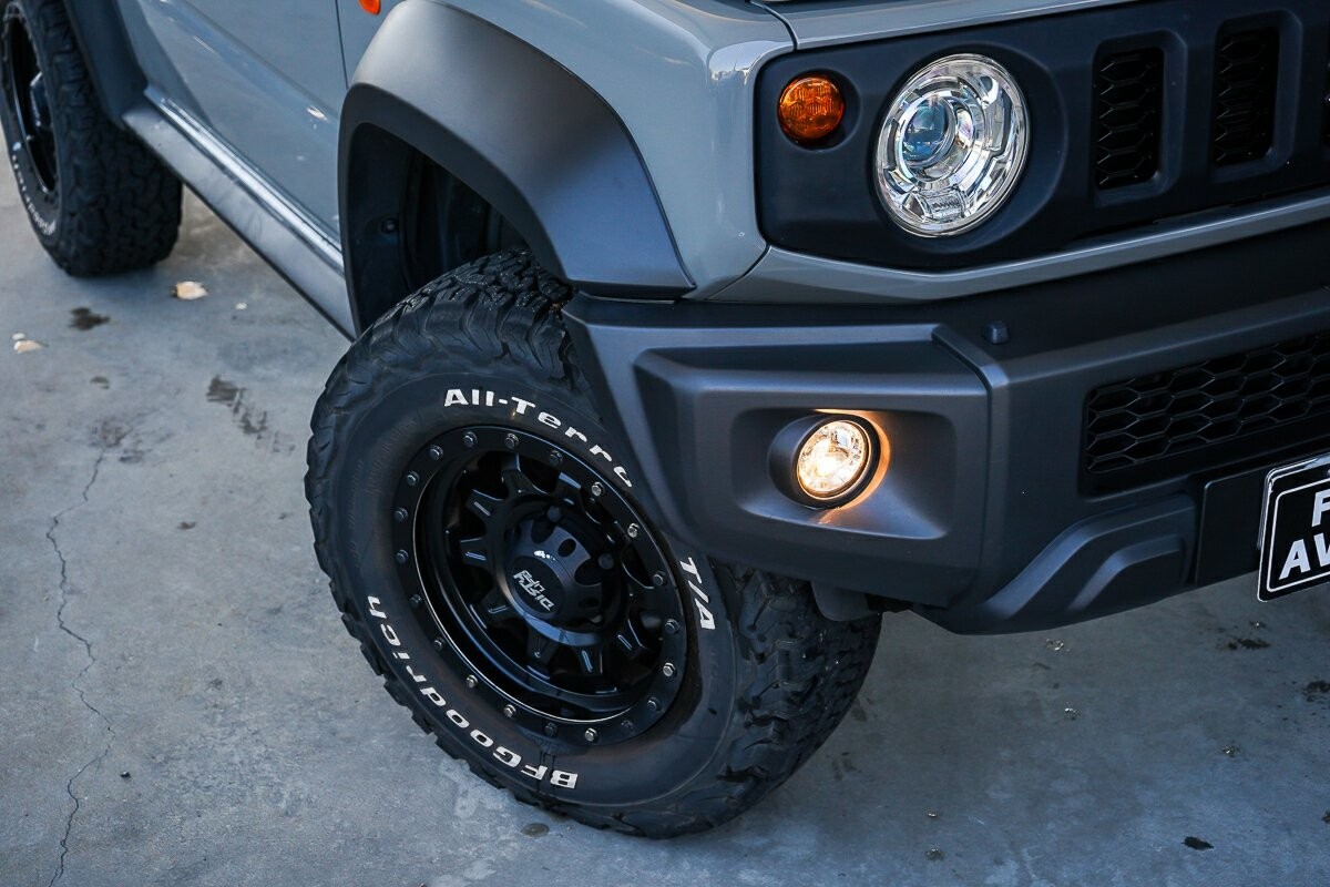 Suzuki Jimny image 2