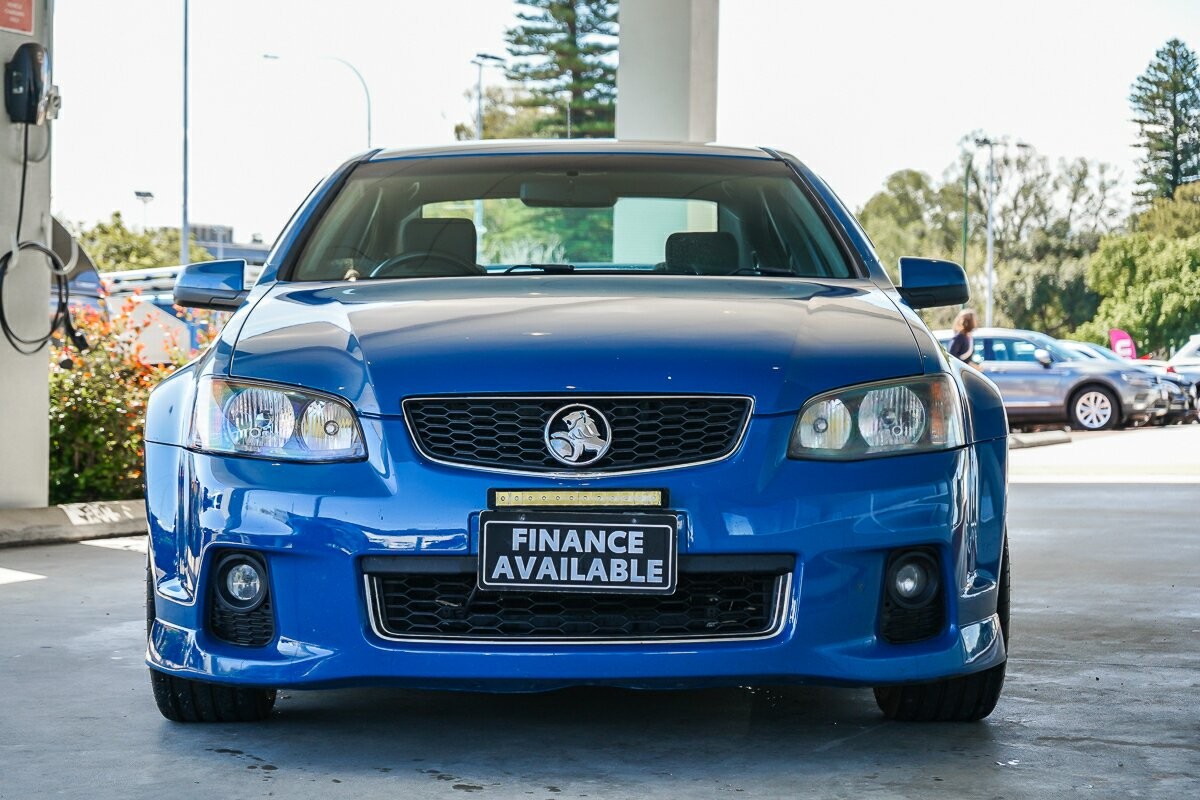 Holden Commodore image 3