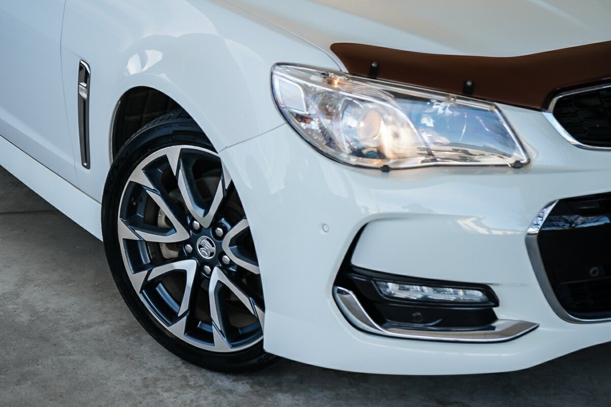 Holden Commodore image 2
