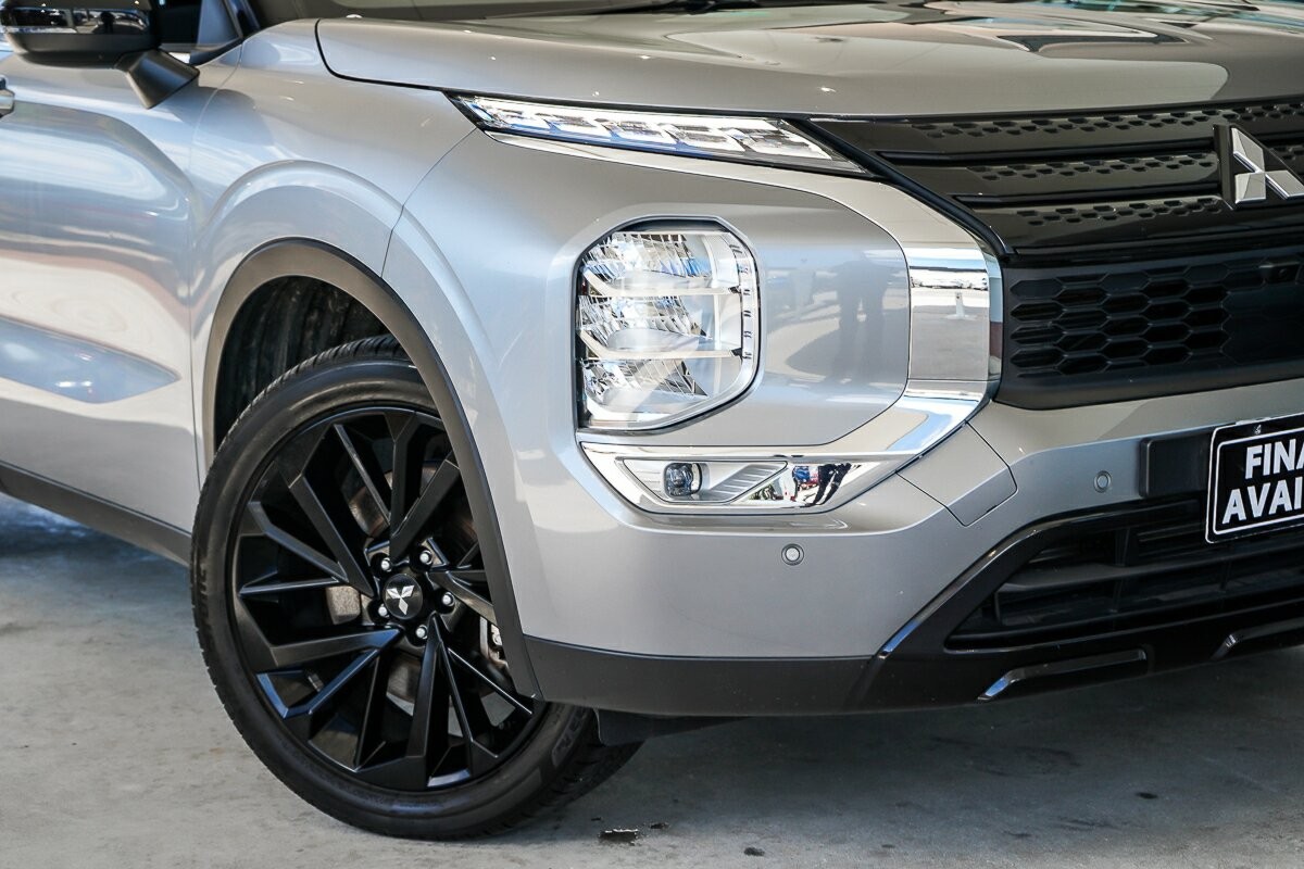 Mitsubishi Outlander image 2