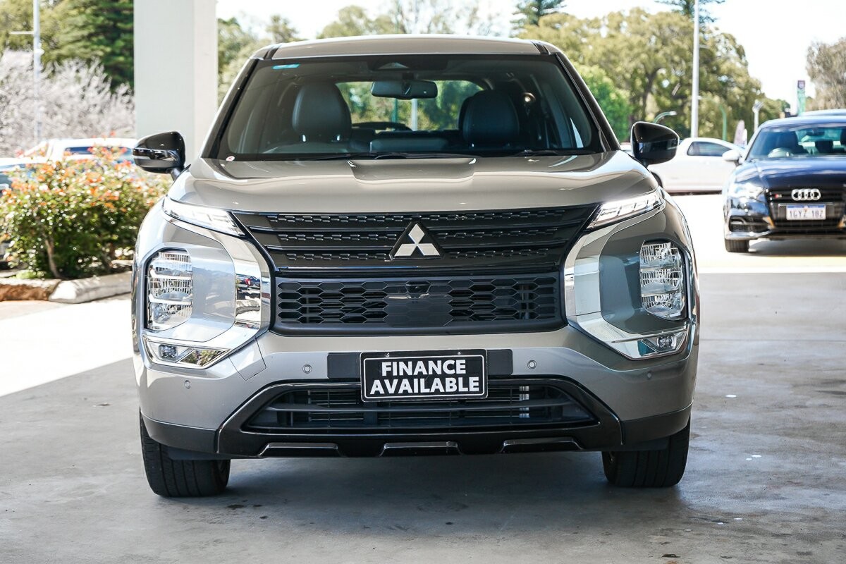 Mitsubishi Outlander image 3