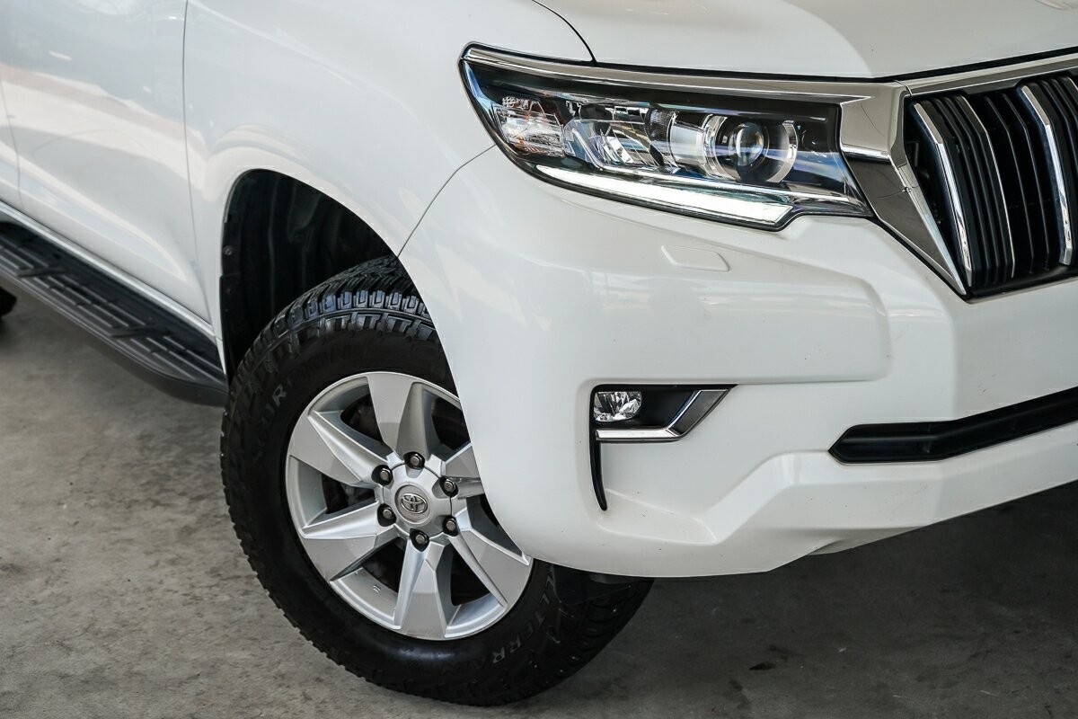 Toyota Landcruiser Prado image 2